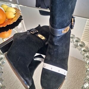 Tory burch Size 8M...Tory Burch Robynne boots...